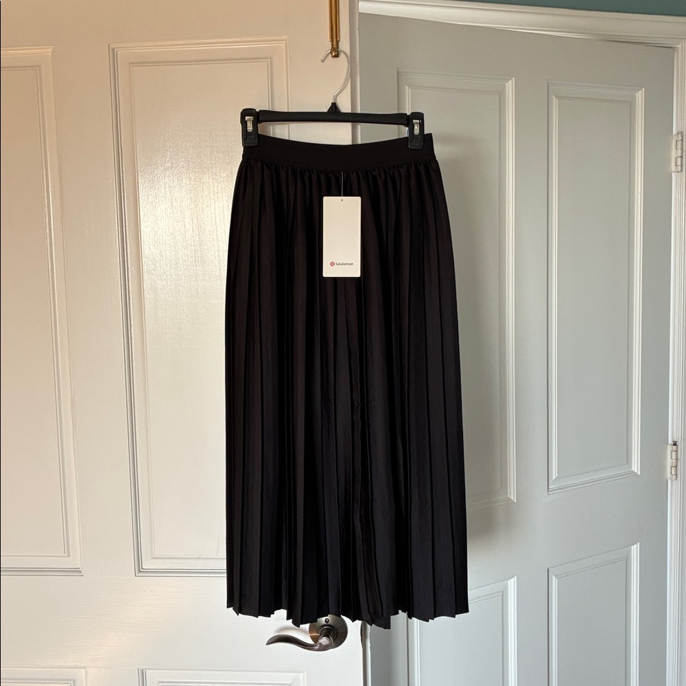 Lululemon Satin Pleated Midi Skirt in Black in XS - Picture 8 of 9